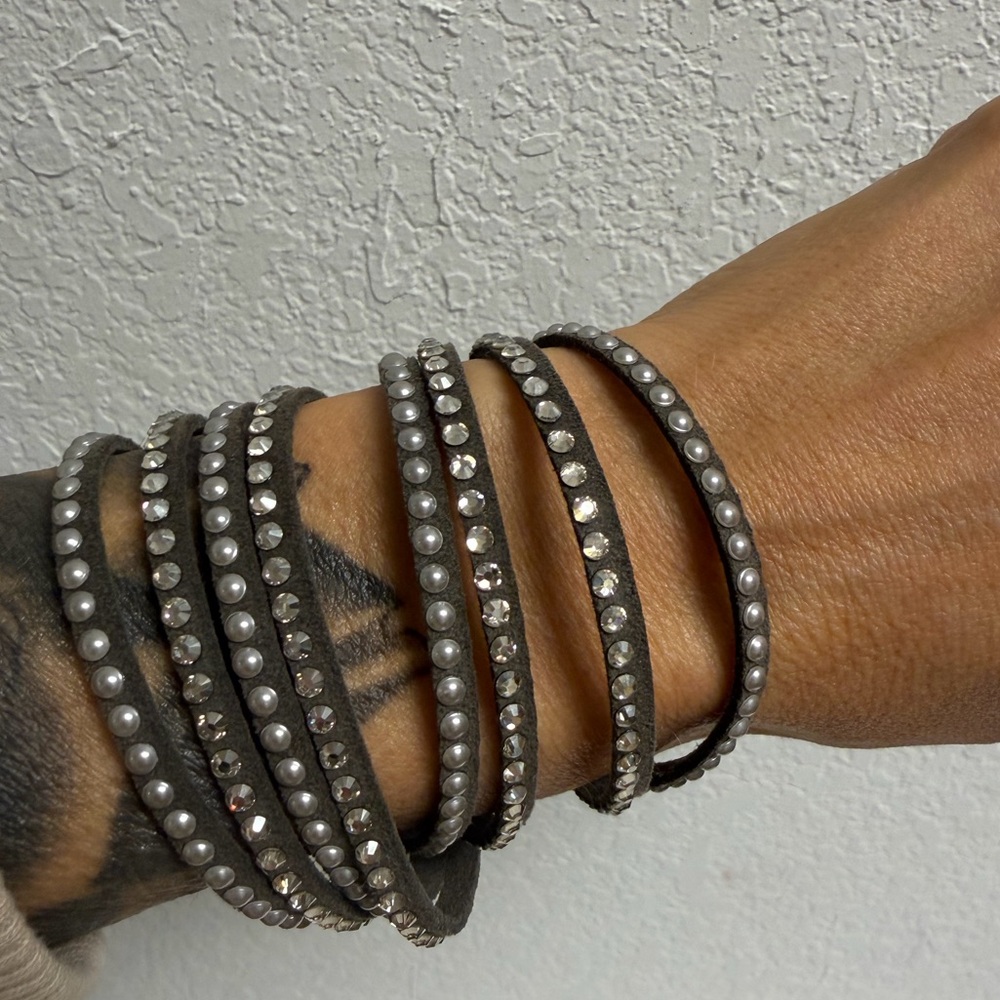 Suede Swarovski Crystal Gray Elegant Wrap Bracelet o/s